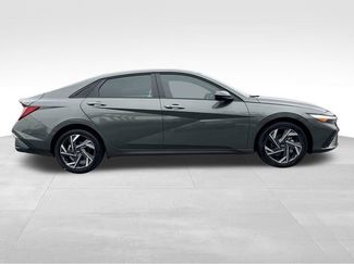 Used 2025 Hyundai Elantra Sport video 2