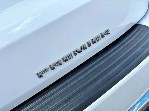 Used 2021 Chevrolet Tahoe Premier w/ Premium Package AWD/4WD image 10