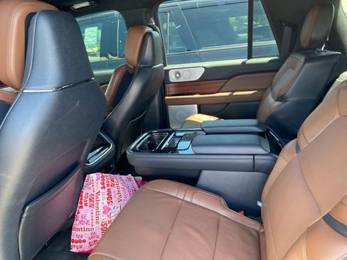 Used 2024 Lincoln Navigator L Reserve AWD/4WD image 3