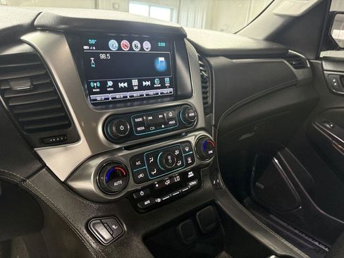Used 2018 Chevrolet Suburban LT image 21