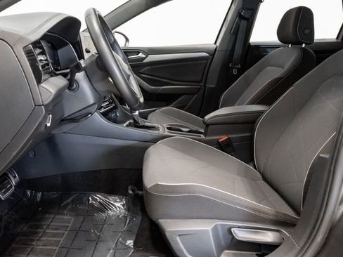 Used 2025 Volkswagen Jetta Sport image 11