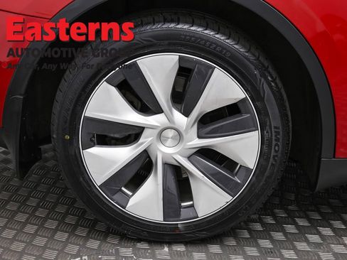 Used 2022 Tesla Model Y Long Range image 24