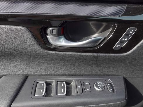 Used 2025 Honda CR-V EX-L image 11