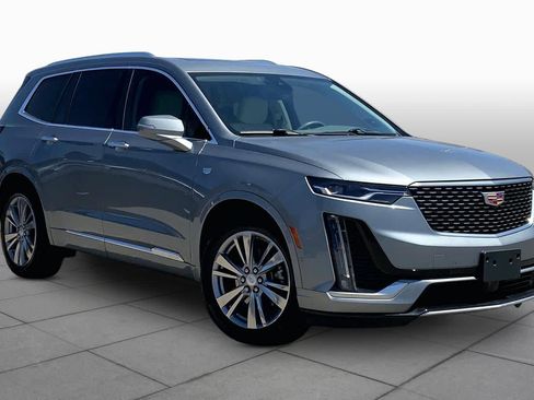 Used 2024 Cadillac XT6 Premium Luxury w/ Technology Package FWD image 3