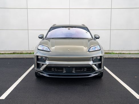 Certified 2025 Porsche Macan Turbo Electric AWD/4WD image 6