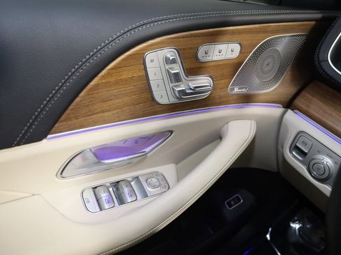 Used 2024 Mercedes-Benz GLS 580 4MATIC image 35