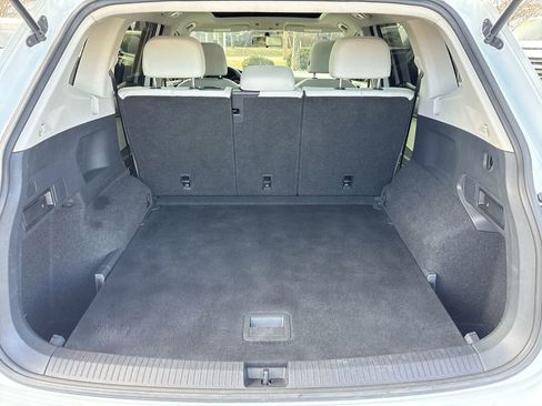 Used 2020 Volkswagen Tiguan SE w/ Panoramic Sunroof Package image 27