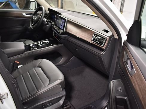 New 2025 Volkswagen Atlas SEL image 19