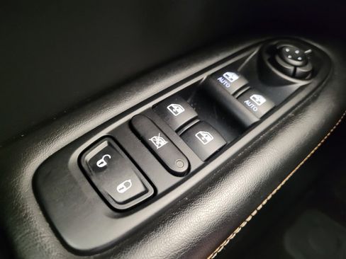 Used 2018 Jeep Compass Latitude w/ Popular Equipment Group FWD image 27