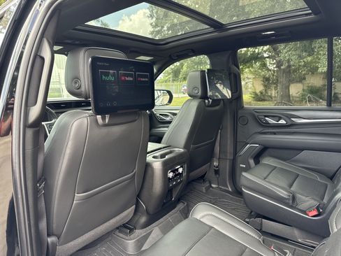 Used 2022 GMC Yukon Denali w/ Denali Premium Package AWD/4WD image 10