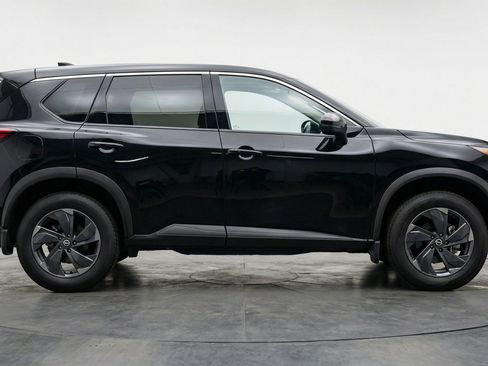 Used 2025 Nissan Rogue SV AWD/4WD image 11