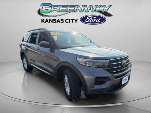 Used 2023 Ford Explorer XLT AWD/4WD image 1