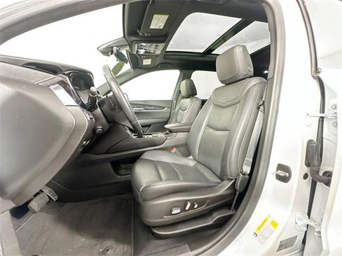 Used 2022 Cadillac XT6 Premium Luxury w/ Technology Package image 4