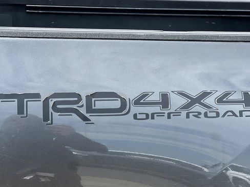 Used 2020 Toyota Tacoma TRD Off-Road w/ Technology Package AWD/4WD image 22
