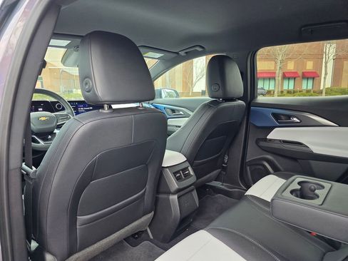 Used 2025 Chevrolet Equinox EV LT image 27