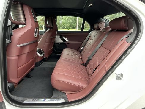 New 2025 BMW i7 xDrive60 image 26