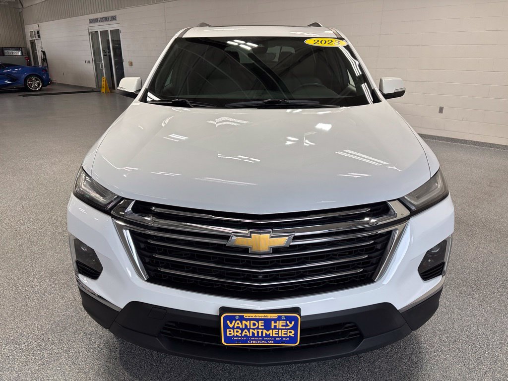 Used 2023 Chevrolet Traverse LT w/ LT Premium Package AWD/4WD image 2