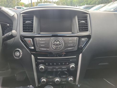 Used 2017 Nissan Pathfinder SV image 20