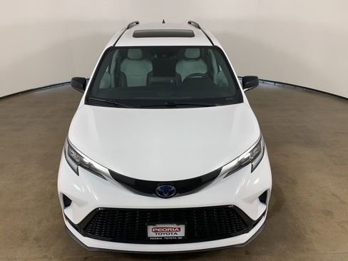 Used 2024 Toyota Sienna Platinum image 4