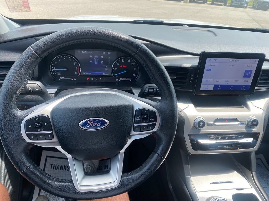 Used 2023 Ford Explorer XLT AWD/4WD image 39