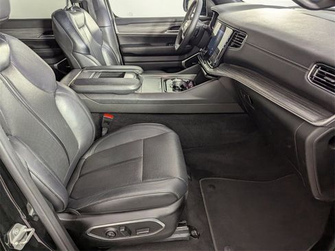 Used 2024 Jeep Wagoneer Series II image 33