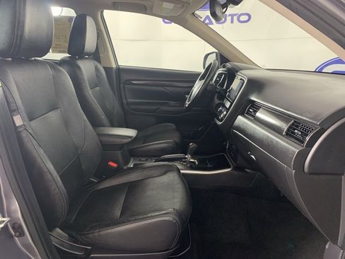 Used 2018 Mitsubishi Outlander SEL image 39