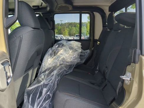 New 2025 Jeep Gladiator Sport image 13