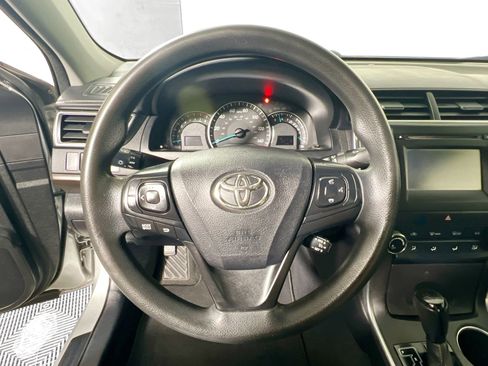 Used 2015 Toyota Camry LE FWD image 17