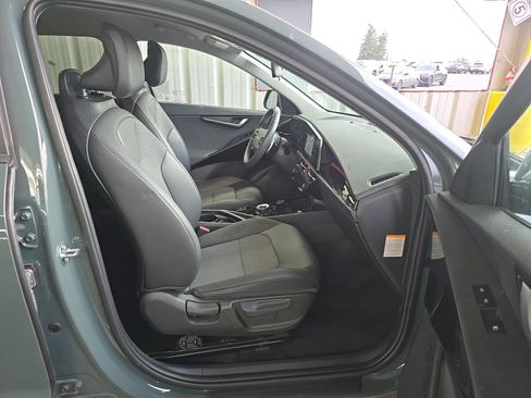 Used 2024 Kia Niro Wind FWD image 12