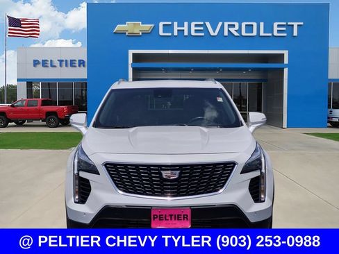Used 2021 Cadillac XT4 Premium Luxury FWD image 2