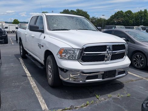 Used 2019 RAM 1500 Classic SLT RWD image 4