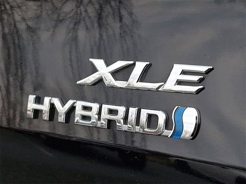 Certified 2024 Toyota Sienna XLE image 31