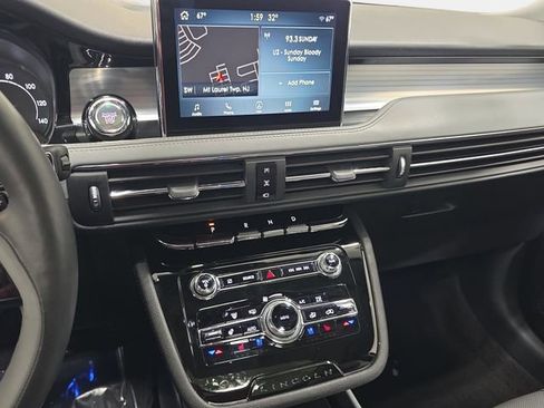 Certified 2022 Lincoln Corsair Standard w/ Premium Package image 17