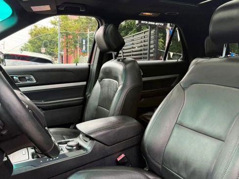 Used 2016 Ford Explorer XLT w/ Equipment Group 202A image 7