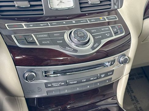 Used 2017 INFINITI Q70 3.7 w/ Technology Package AWD/4WD image 19