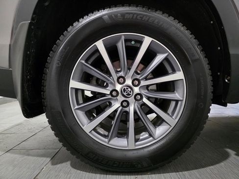 Used 2019 Toyota Highlander XLE image 25