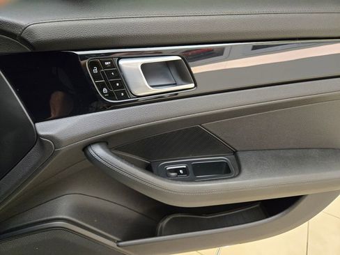 Used 2020 Porsche Panamera 4 image 28