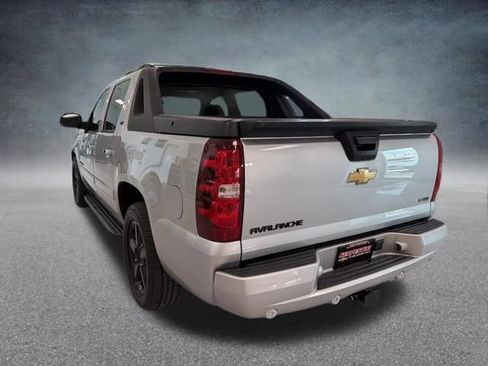 Used 2011 Chevrolet Avalanche LTZ image 9