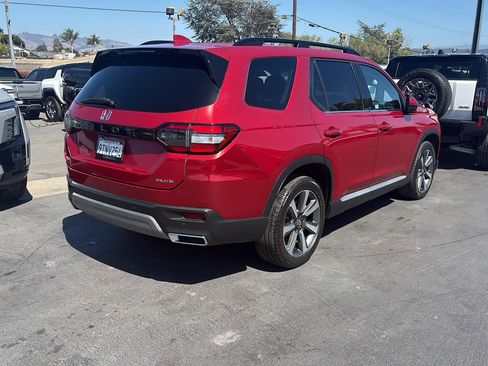 Used 2025 Honda Pilot Elite image 4