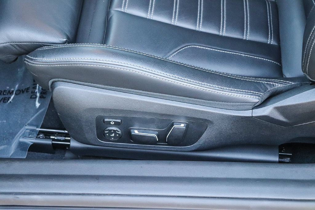 Used 2025 BMW M2 w/ Lighting Package RWD image 23
