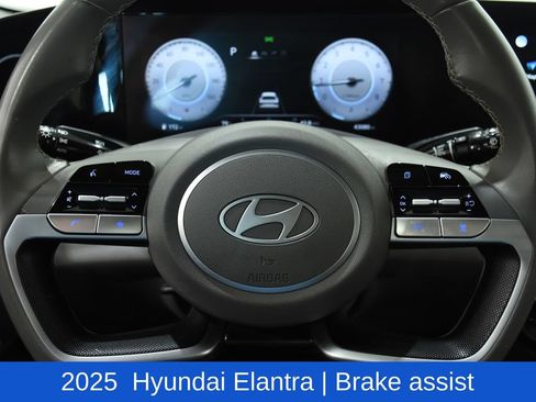 Used 2025 Hyundai Elantra SEL FWD image 11