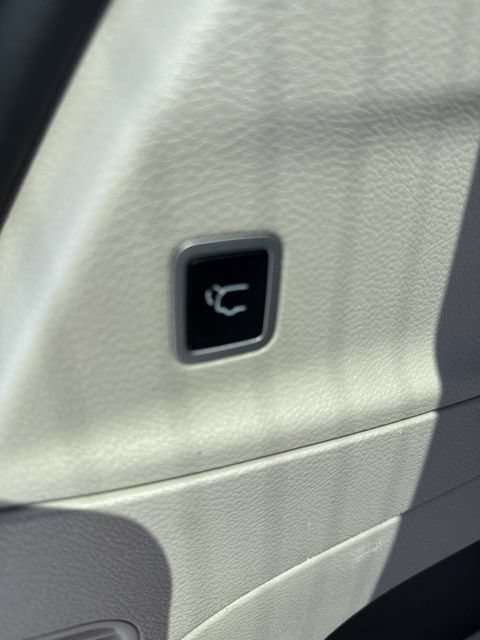 Used 2023 Chrysler Pacifica Touring-L FWD image 18