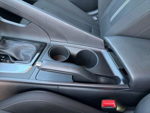 Certified 2025 Hyundai Elantra SE FWD image 19