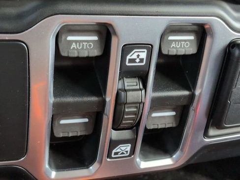 Used 2019 Jeep Wrangler Unlimited Sport S AWD/4WD image 22