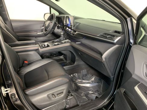 Used 2022 Toyota Sienna XSE FWD image 43