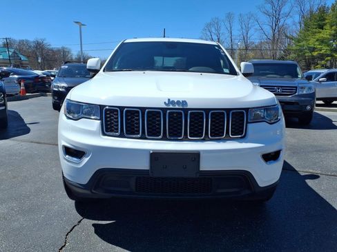 Used 2021 Jeep Grand Cherokee Laredo image 2