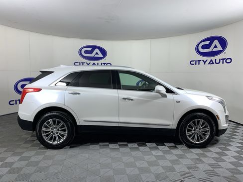 Used 2017 Cadillac XT5 Luxury FWD image 2