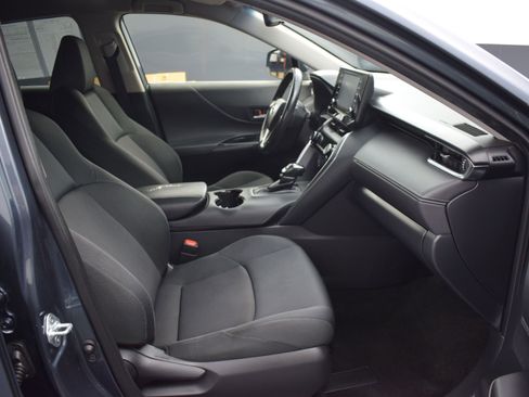 Used 2021 Toyota Venza LE image 10