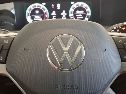 Used 2026 Volkswagen Tiguan SE w/ Panoramic Sunroof Package AWD/4WD image 12