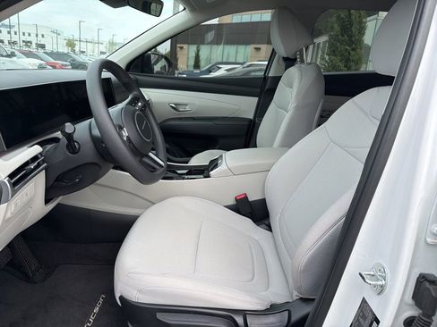 Certified 2025 Hyundai Tucson SE FWD image 11